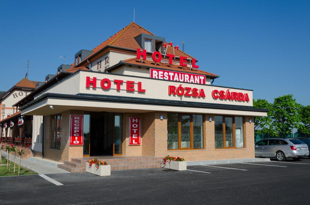 Hotel Rozsa Csarda Bungalow & Caravan Park Hegyeshalom Exterior photo